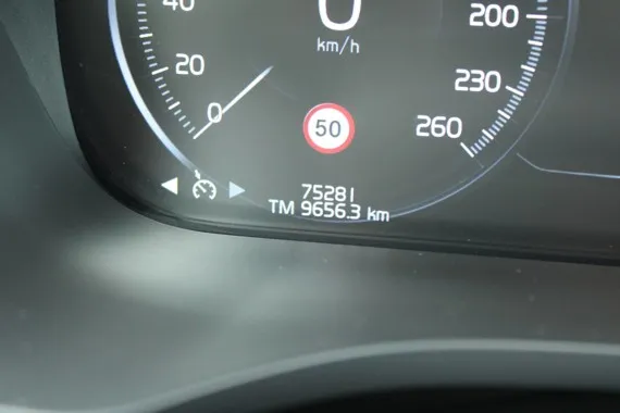 Volvo XC60 D4 AWD *Momentum* Thumbnail 5